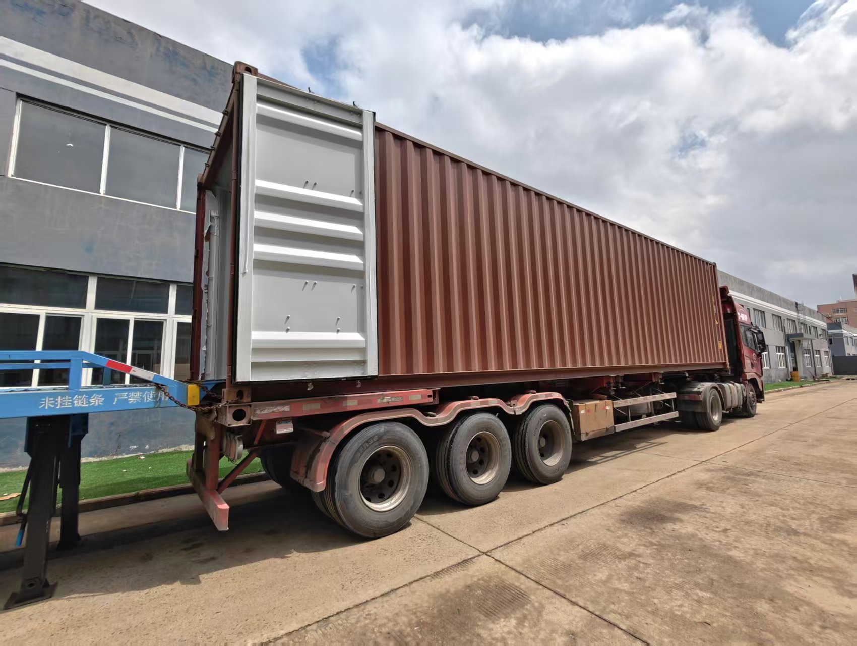 Full shipping container leaving the YONGFA factory